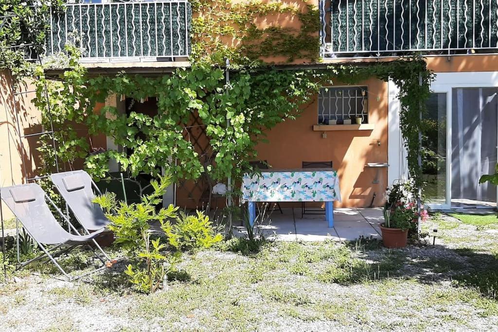アプトT.Belle Vue Panoramique Au Coeur Du Luberon 40M2 + Pergola . Jardin. Pアパートメント エクステリア 写真