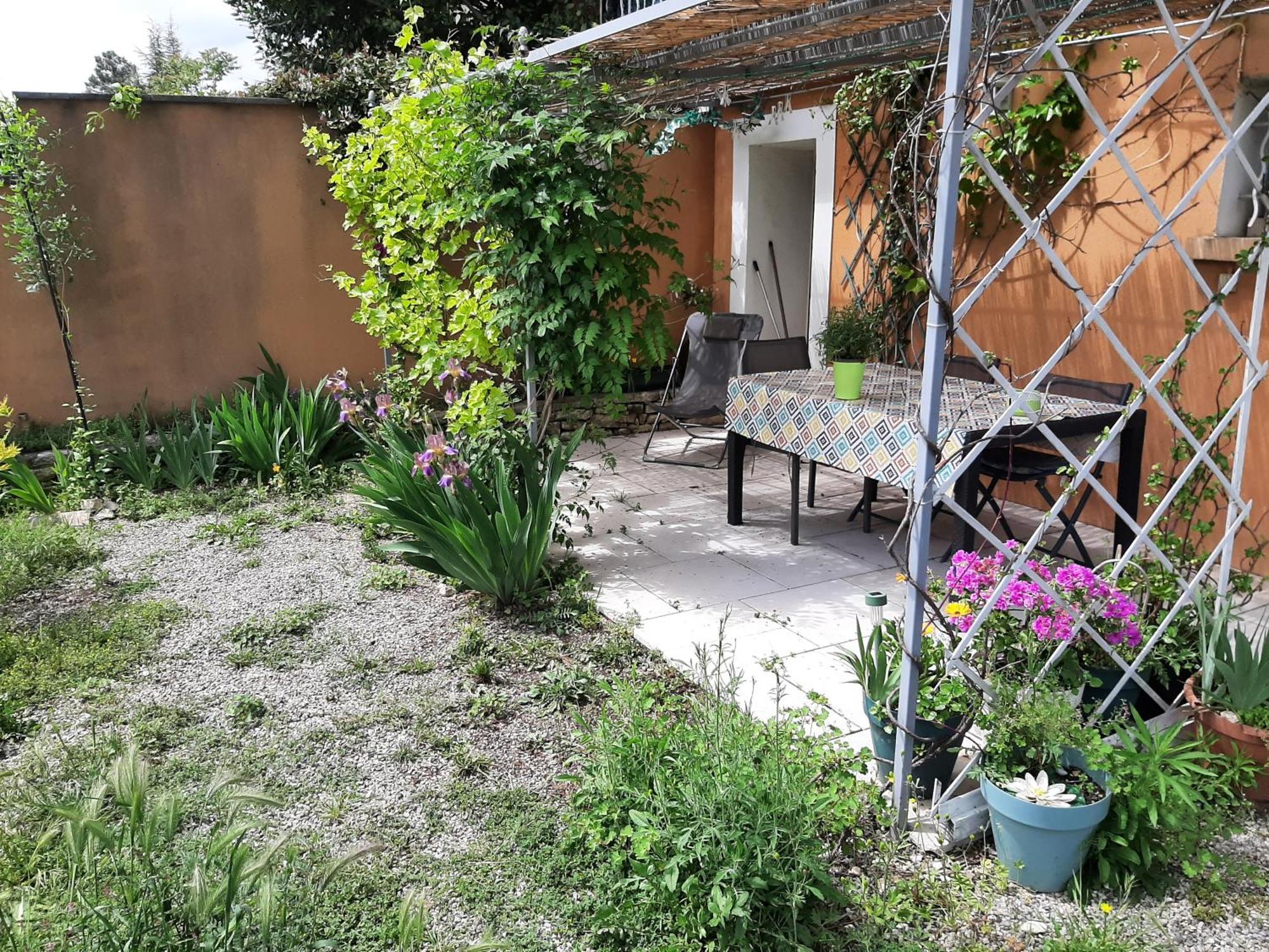 アプトT.Belle Vue Panoramique Au Coeur Du Luberon 40M2 + Pergola . Jardin. Pアパートメント エクステリア 写真