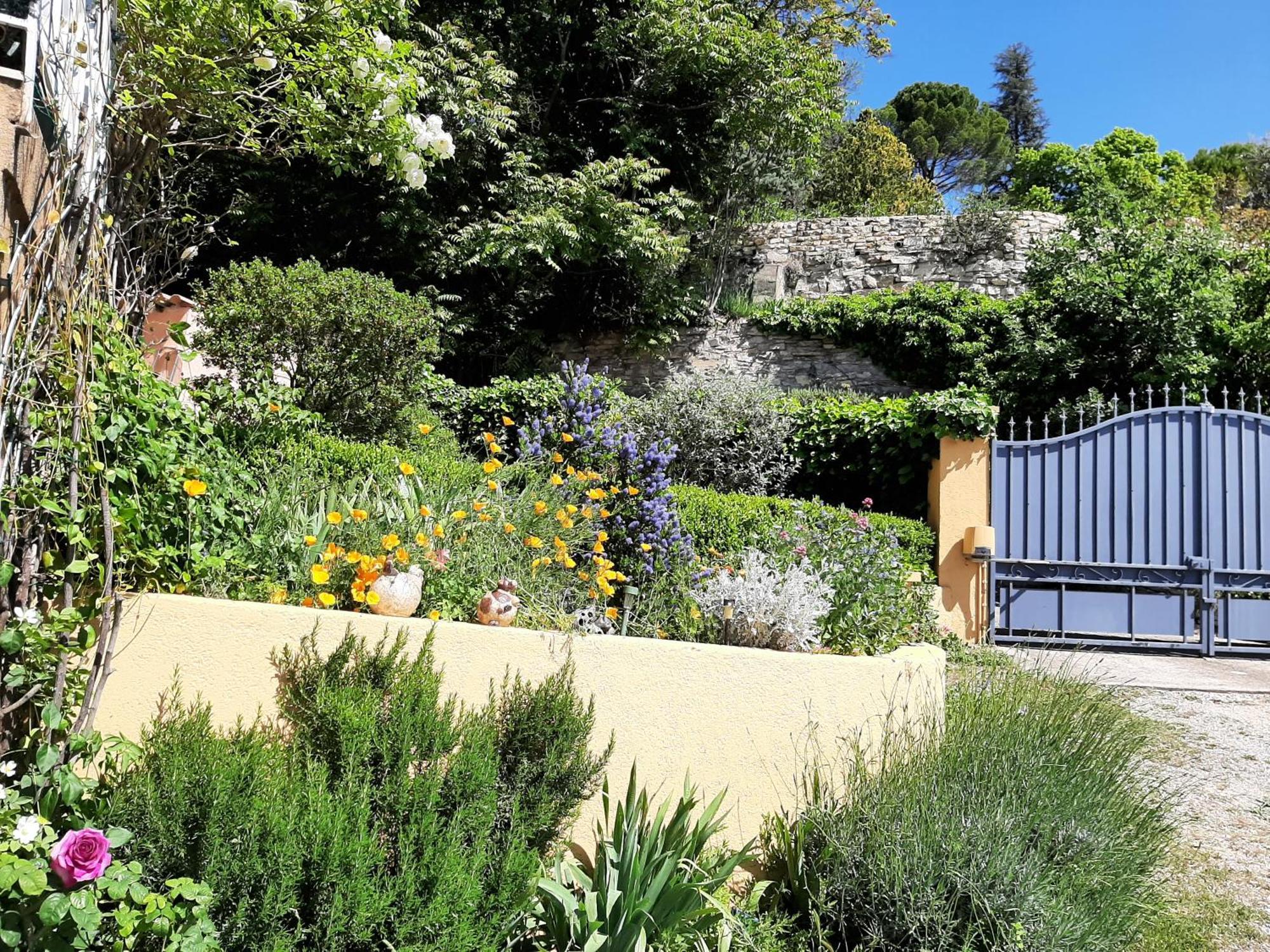 アプトT.Belle Vue Panoramique Au Coeur Du Luberon 40M2 + Pergola . Jardin. Pアパートメント エクステリア 写真